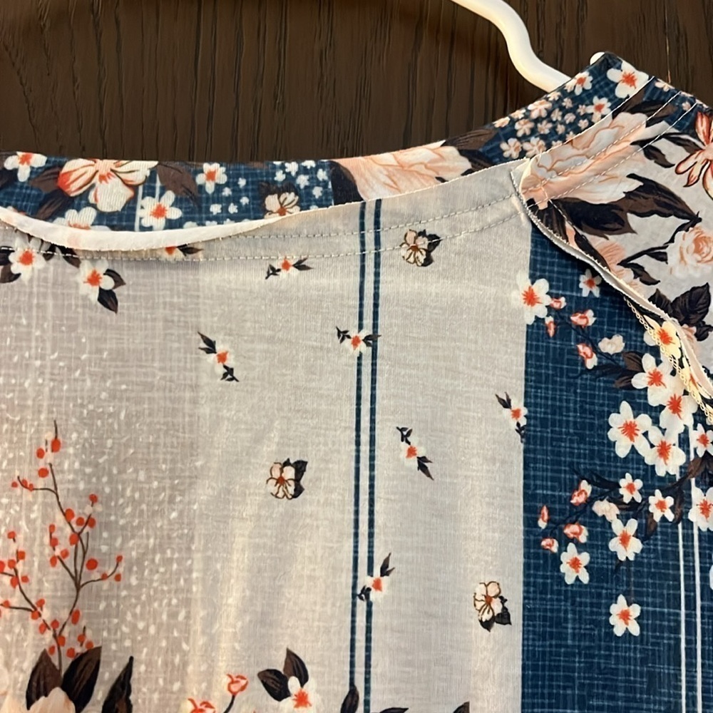 Noracora long sleeved beige, pink and navy blue top. Size Large NWOT - Picture 10 of 11